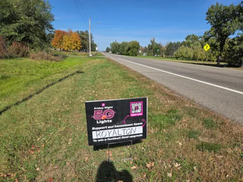 Sign asking people to vote for Royalton